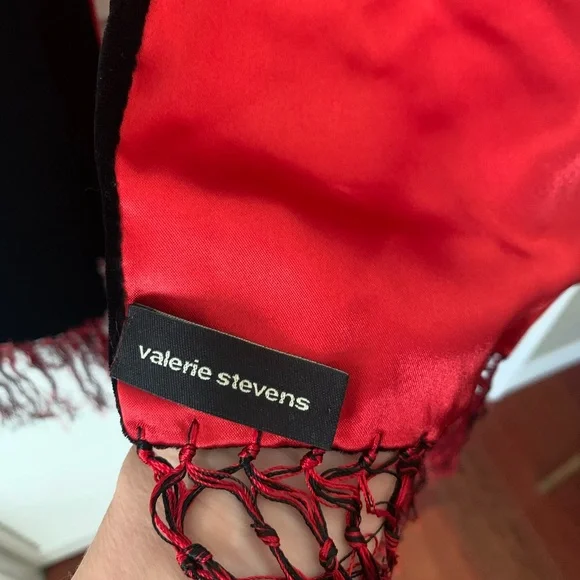 Valerie Stevens Black Velvet Red Silk Shawl/Wrap - Picture 5 of 8
